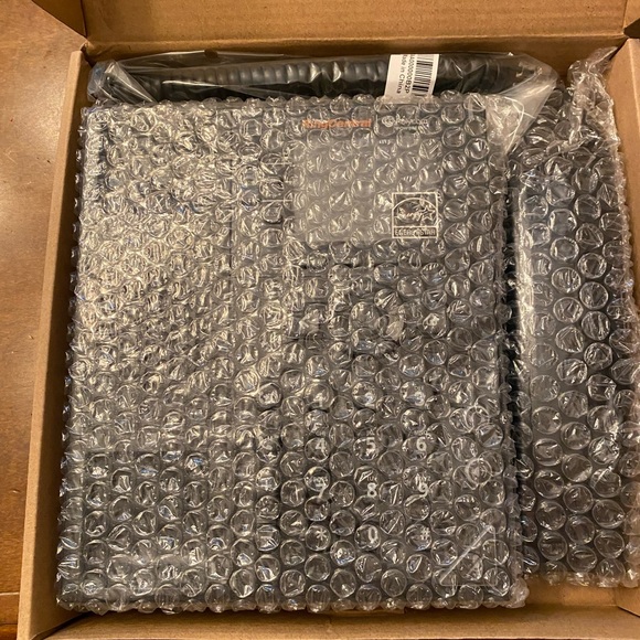 Business IP Phone Polycom VVX 250 brand new in box. 4 available - Picture 3 of 7